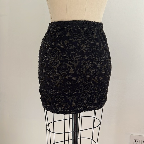 Soft by Joie mini skirt, size small - Picture 2 of 8